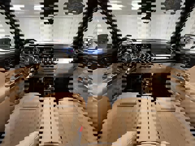 Used 2024 Mercedes-Benz GLB 250 4MATIC image 19