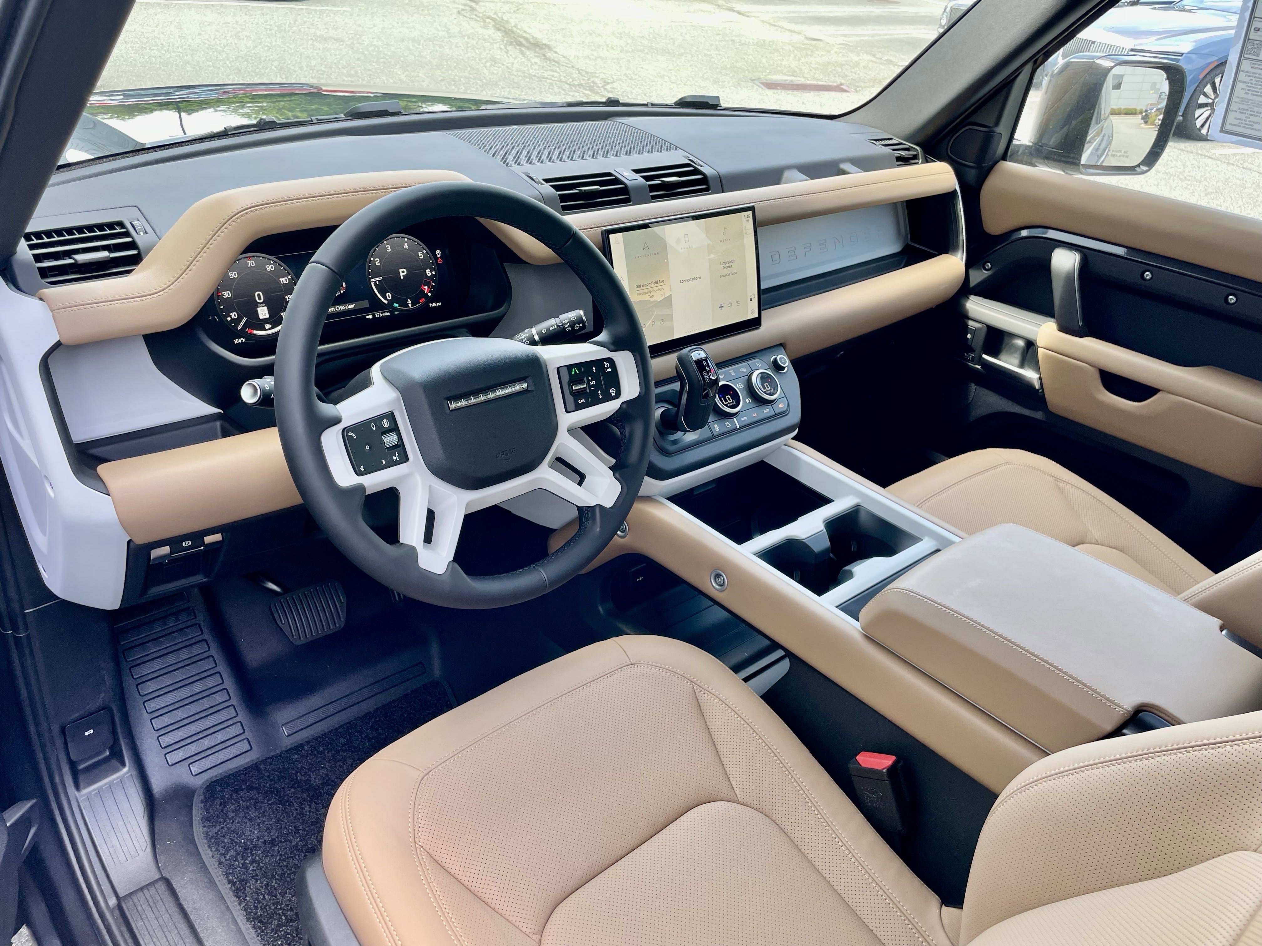 New 2025 Land Rover Defender 90 X-Dynamic SE image 13