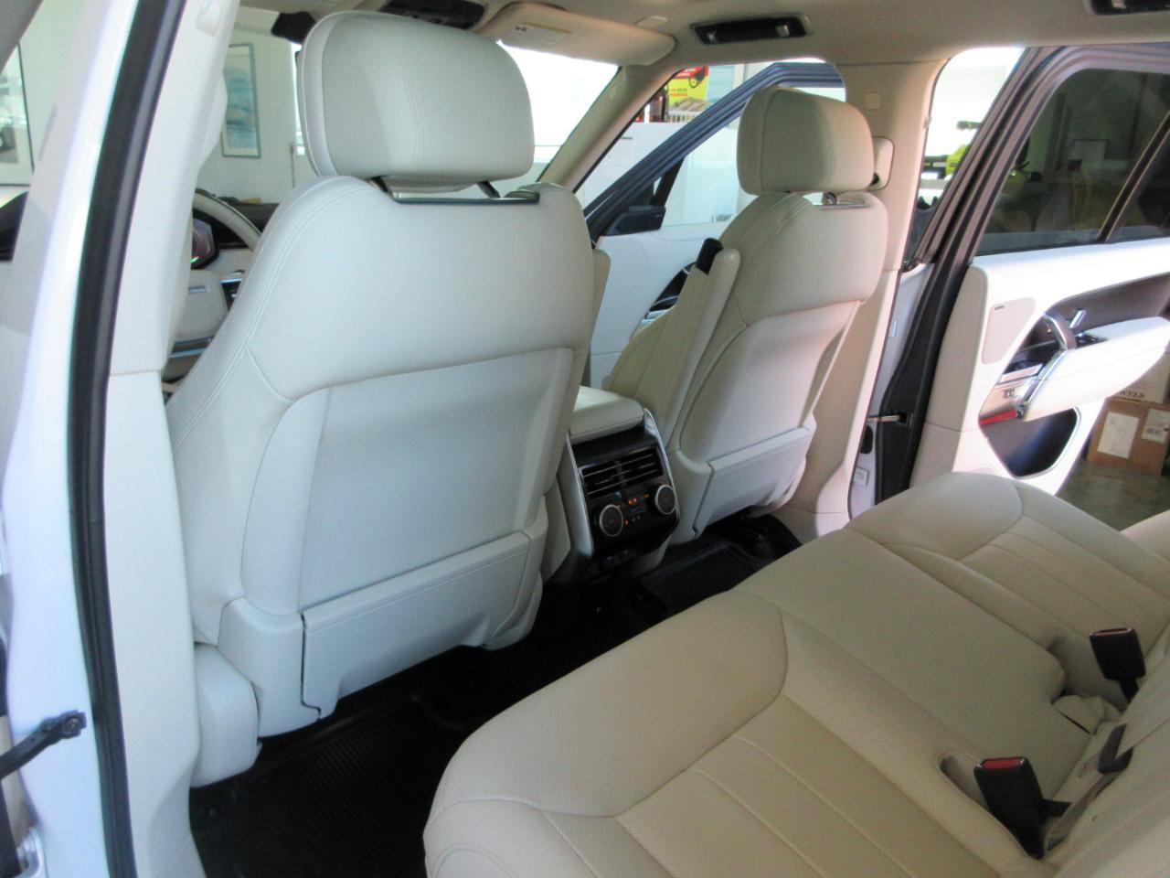 Used 2023 Land Rover Range Rover SE AWD/4WD image 39