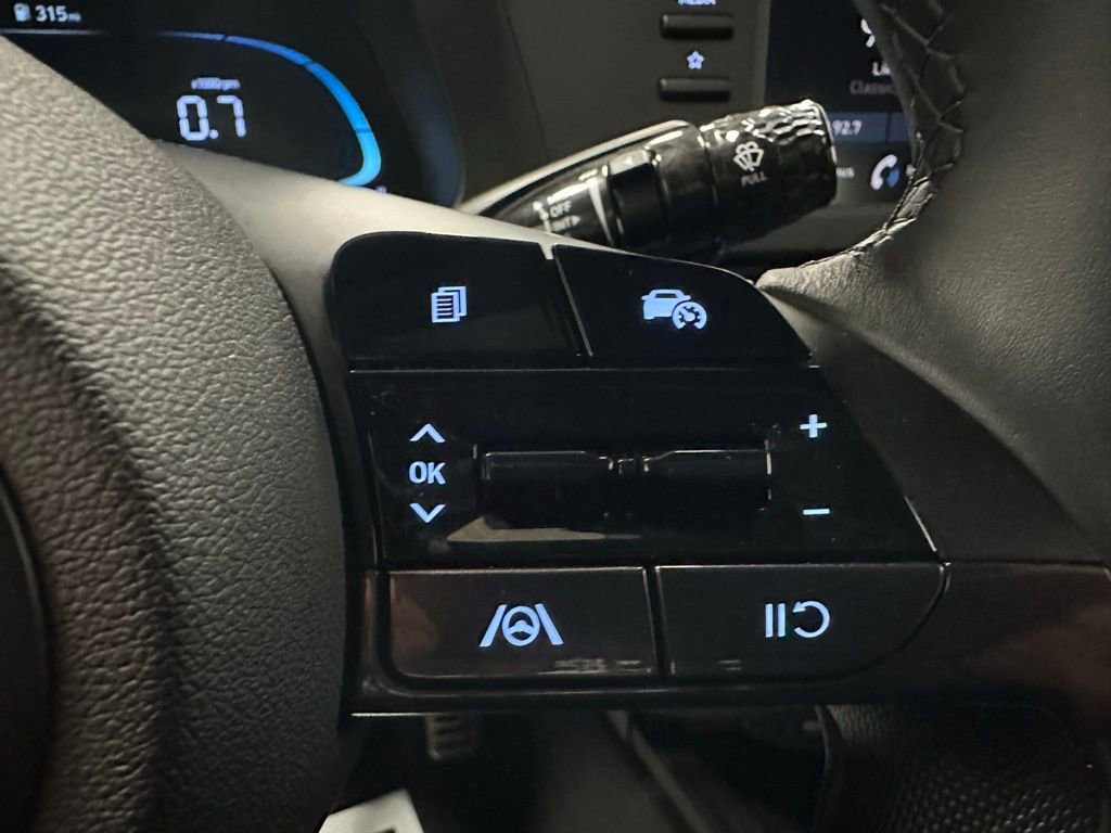 Used 2025 Hyundai Elantra Sport image 19