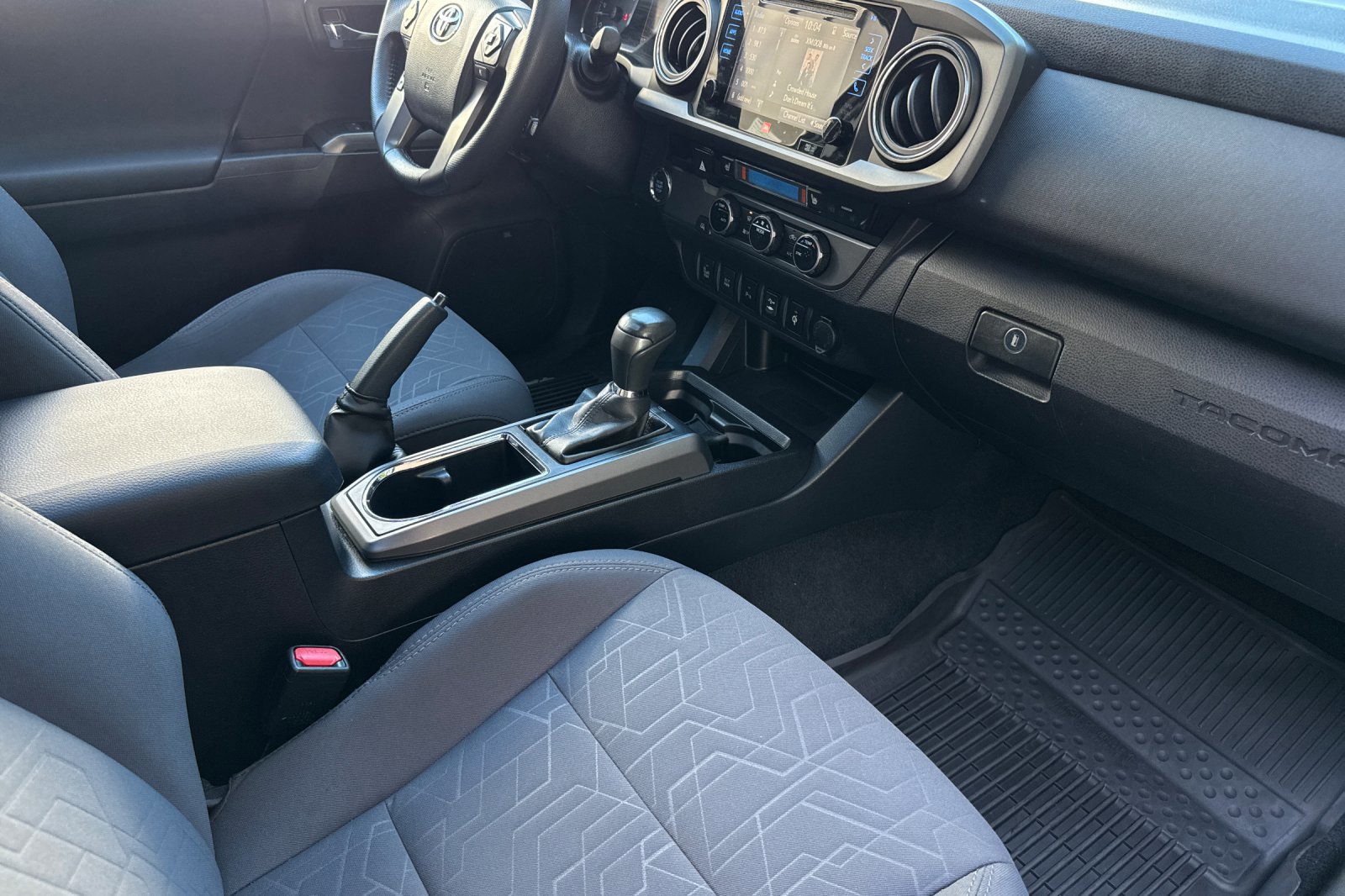 Used 2017 Toyota Tacoma TRD Off-Road RWD image 12