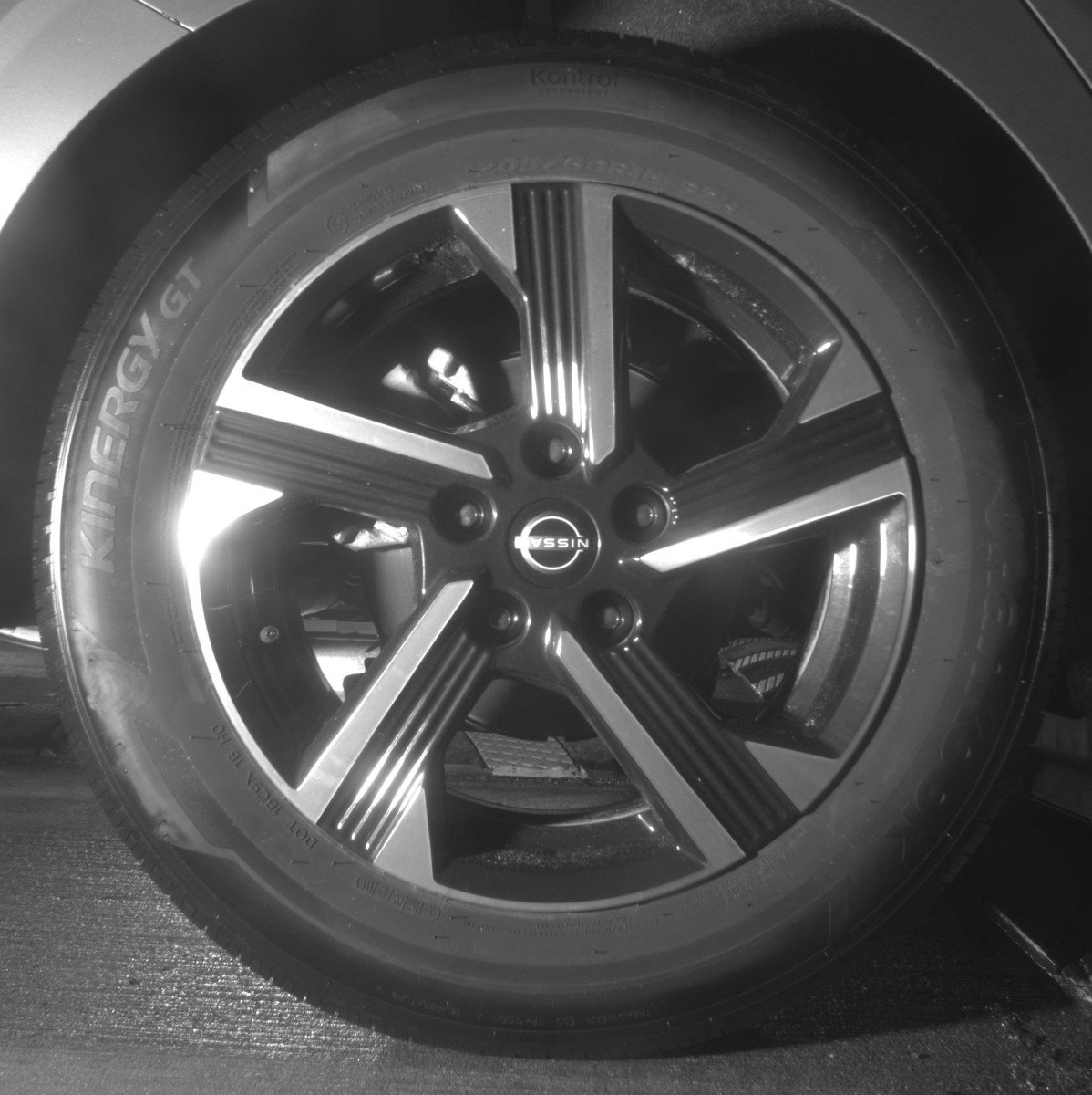 Used 2025 Nissan Sentra SV FWD image 15