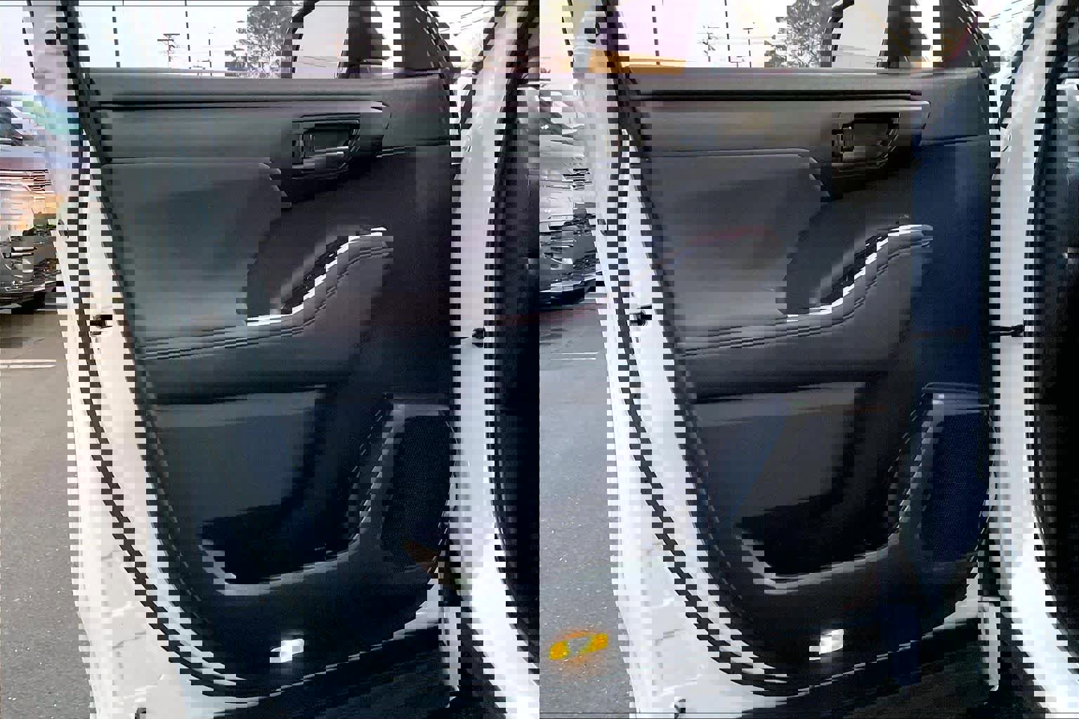 Used 2021 Toyota Highlander L image 25