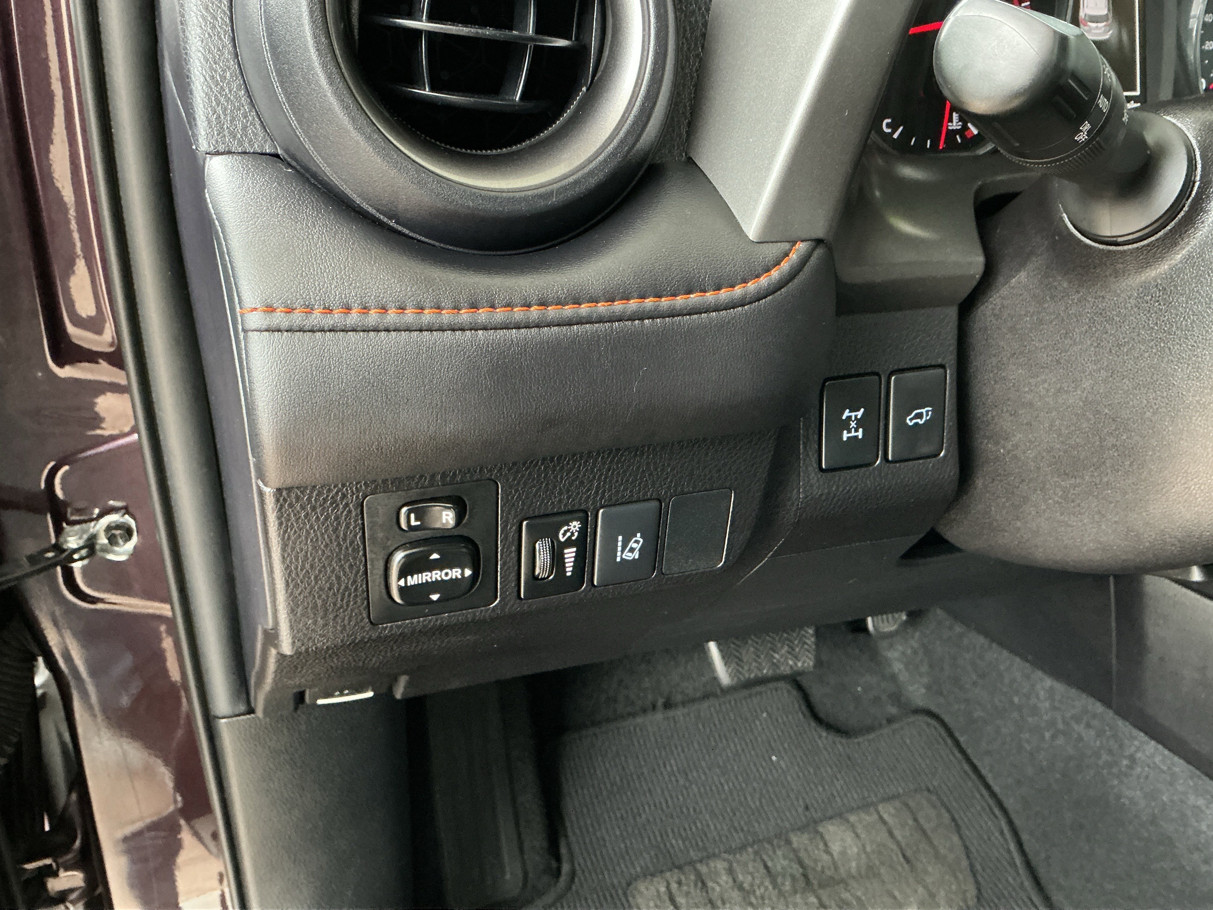 Used 2017 Toyota RAV4 SE image 26