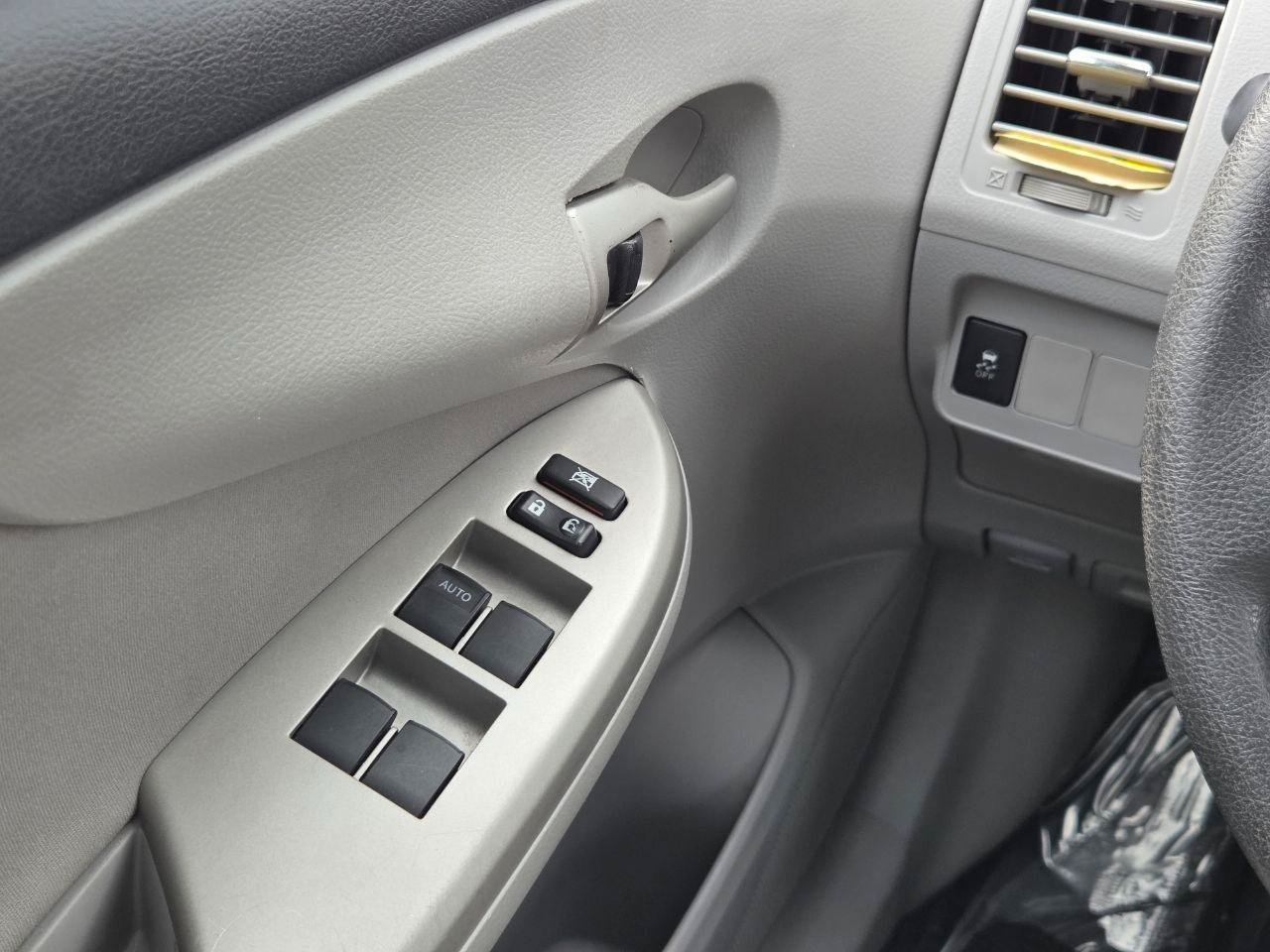 Used 2012 Toyota Corolla LE FWD image 24