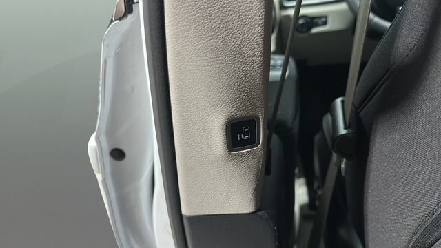 Used 2023 Chrysler Voyager LX FWD image 23