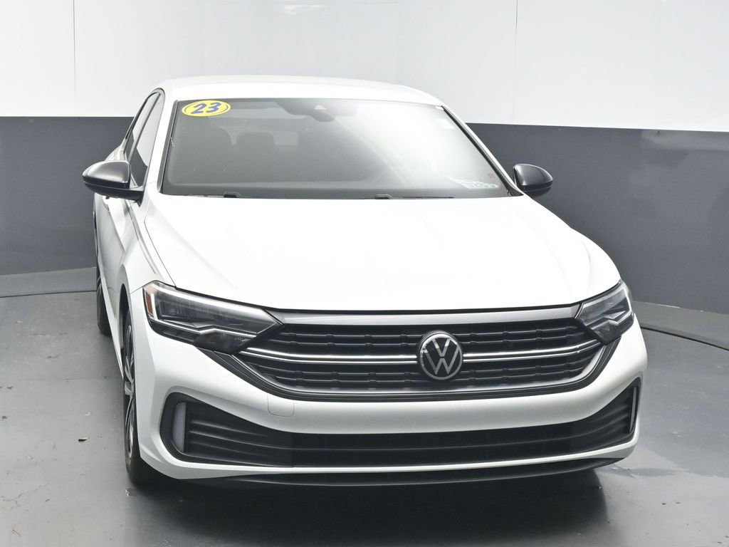 Used 2023 Volkswagen Jetta Sport image 3