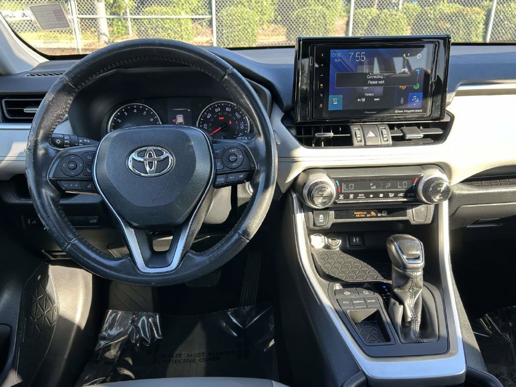 Used 2019 Toyota RAV4 XLE Premium FWD image 17