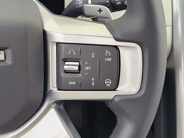 Used 2025 Land Rover Discovery S image 28