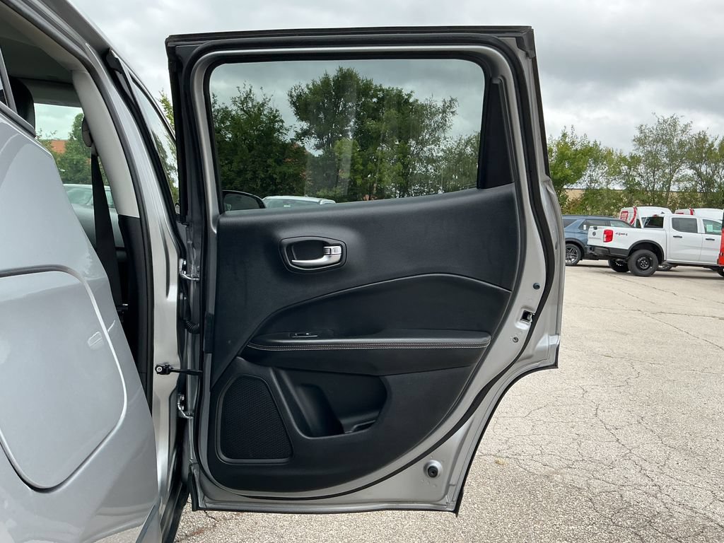Used 2019 Jeep Compass Latitude AWD/4WD image 15