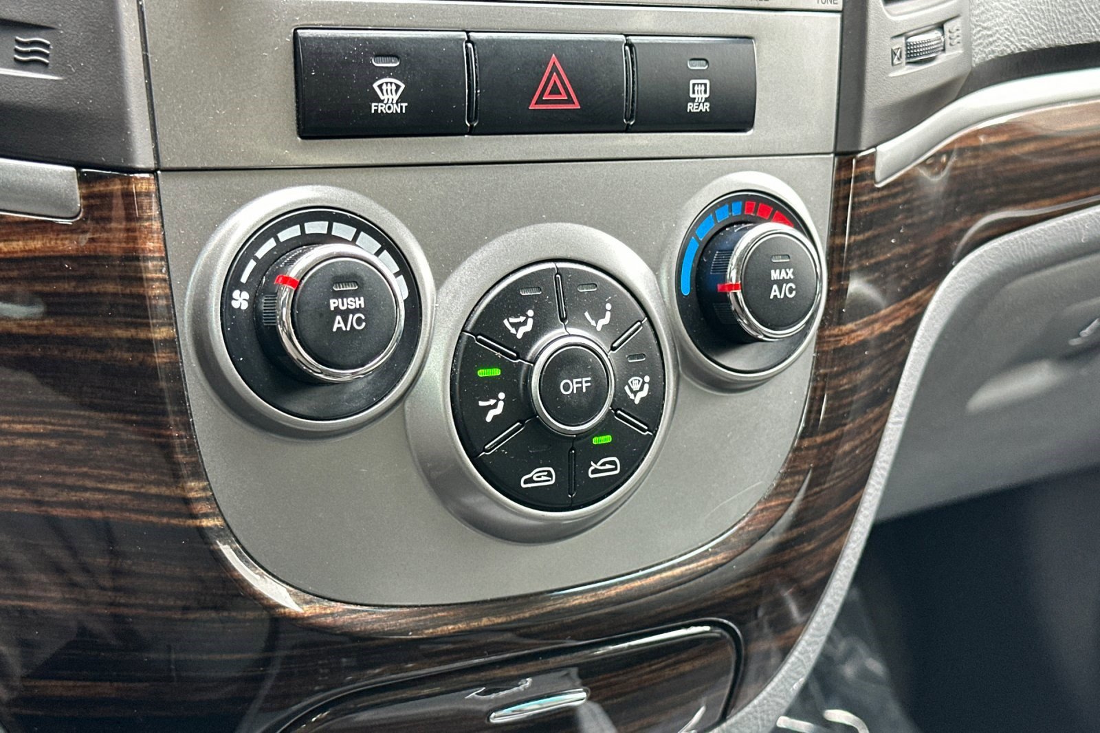 Used 2011 Hyundai Santa Fe GLS FWD image 17