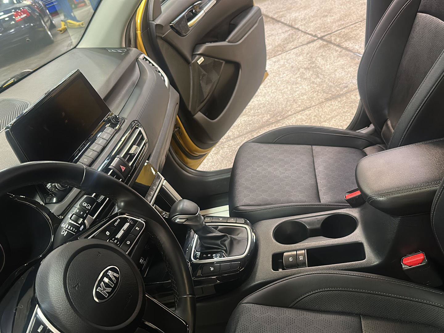 Used 2021 Kia Seltos SX w/ SX Sunroof Package AWD/4WD image 24