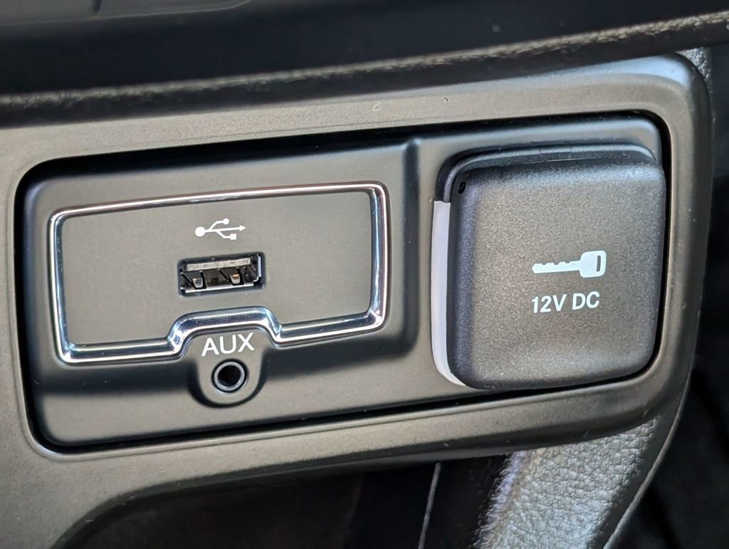 Used 2023 Jeep Renegade Limited image 36