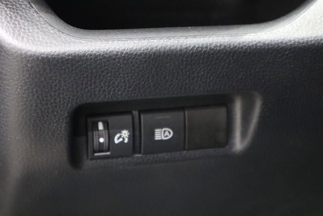 Used 2021 Toyota RAV4 LE image 17