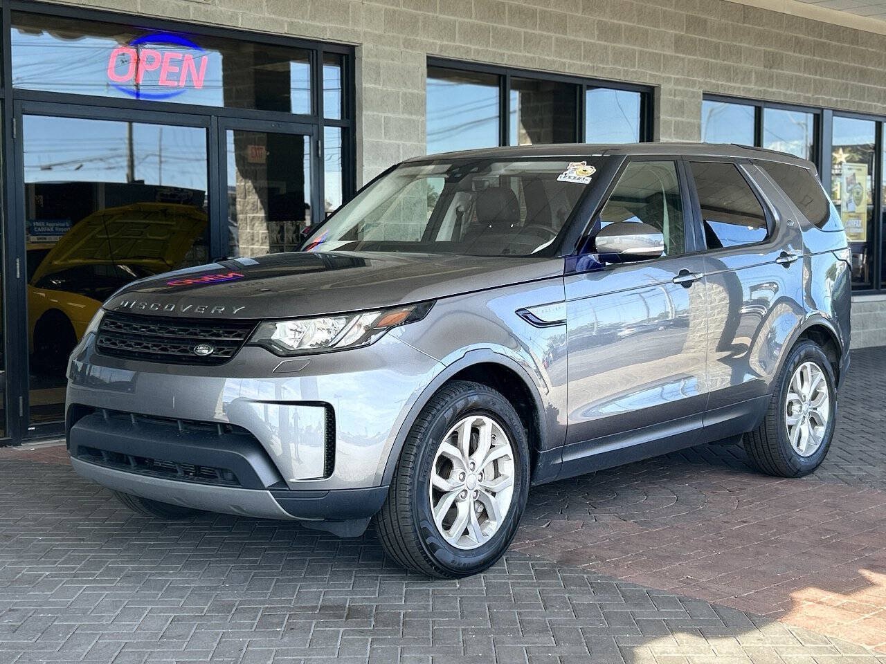 Used 2018 Land Rover Discovery SE AWD/4WD image 90