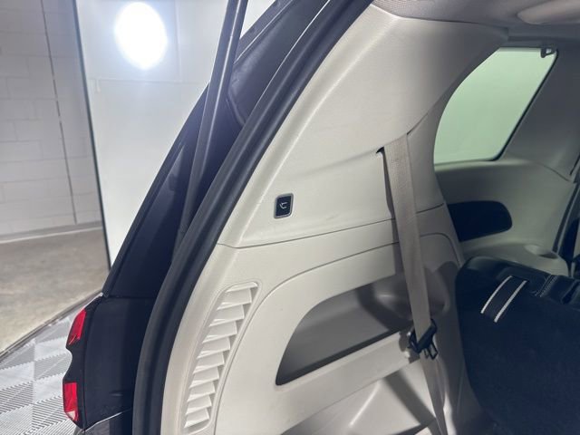 Used 2023 Chrysler Pacifica Touring-L image 14