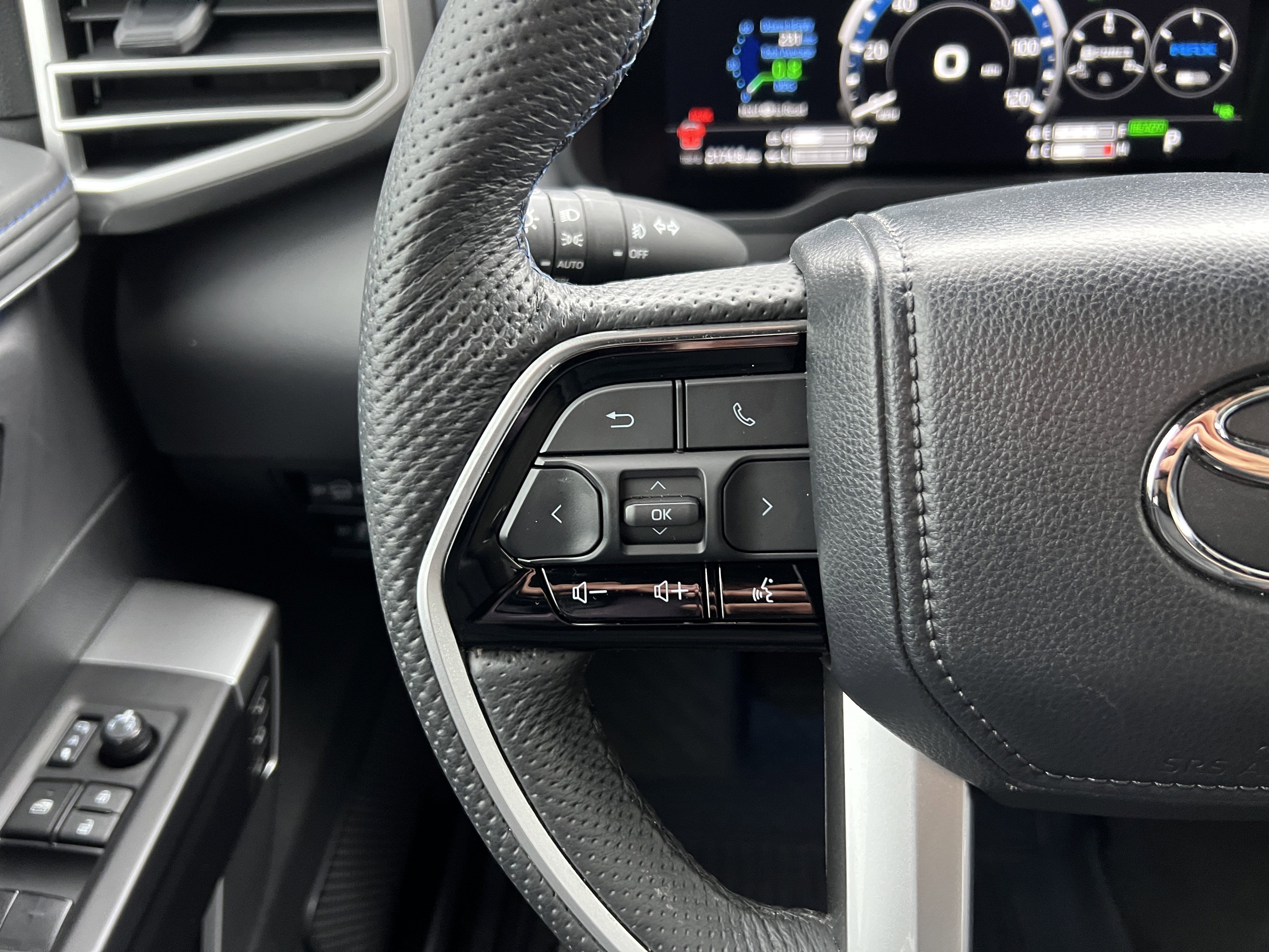 Used 2024 Toyota Sequoia Platinum image 29