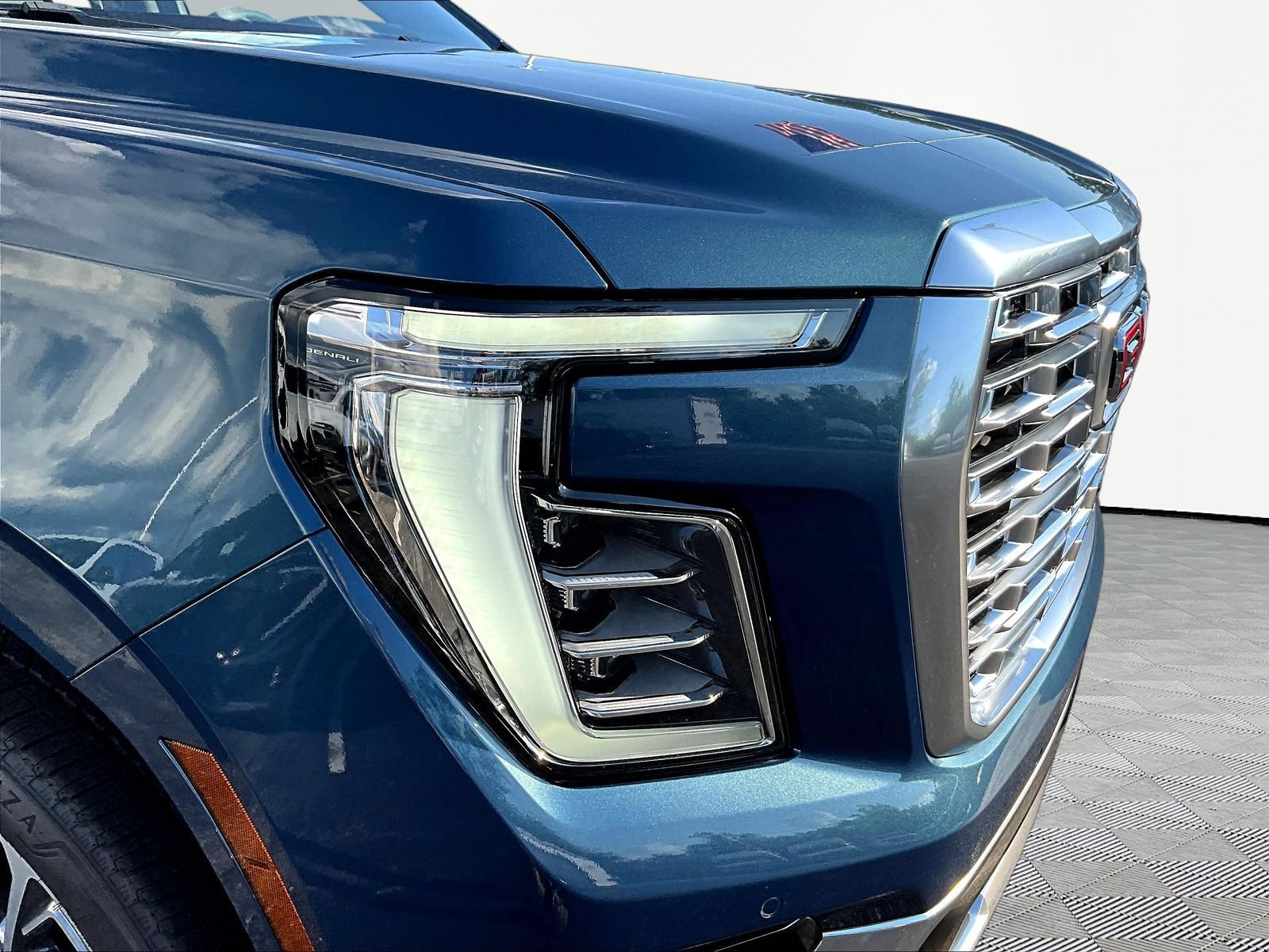New 2026 GMC Yukon XL Denali w/ Denali Reserve Package AWD/4WD image 8