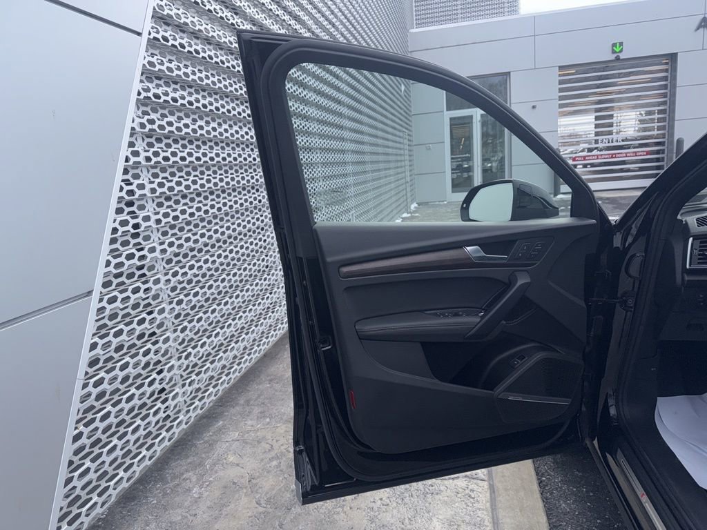 Used 2025 Audi Q5 2.0T Premium Plus w/ Premium Plus Package image 22