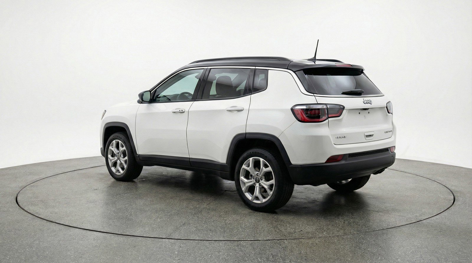 Used 2025 Jeep Compass Latitude image 6