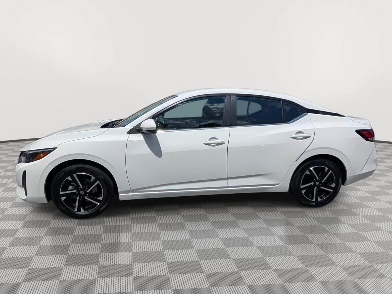 Used 2025 Nissan Sentra SV FWD image 2