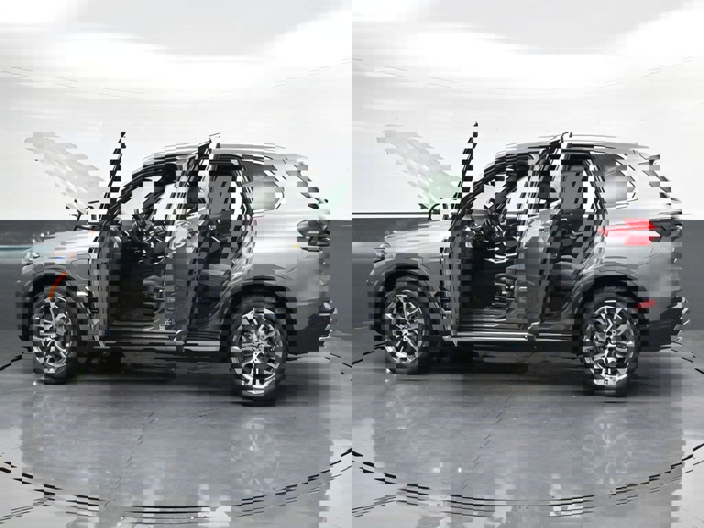 Used 2026 BMW X5 xDrive50e w/ Climate Comfort Package image 33