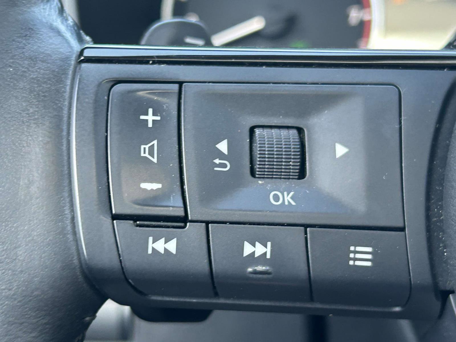 Used 2021 Nissan Rogue SL w/ Premium Package image 23