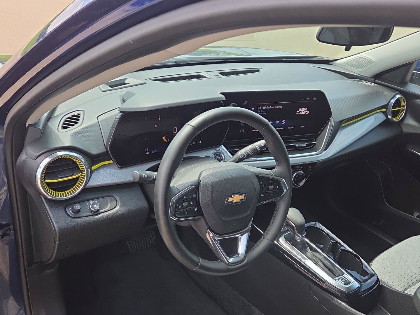 Used 2024 Chevrolet Trax LT w/ LT Convenience Package FWD image 19