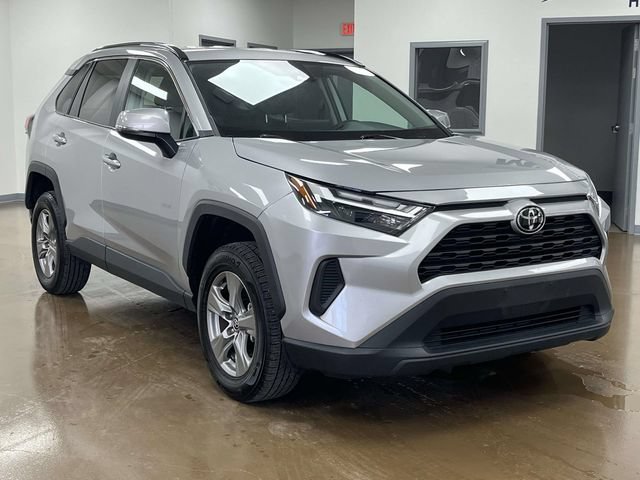 Used 2024 Toyota RAV4 XLE AWD/4WD image 3