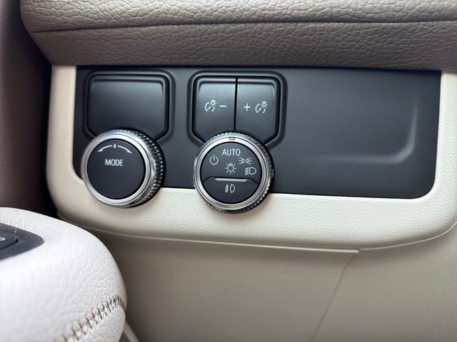 Used 2021 GMC Yukon XL Denali w/ Denali Premium Package image 20