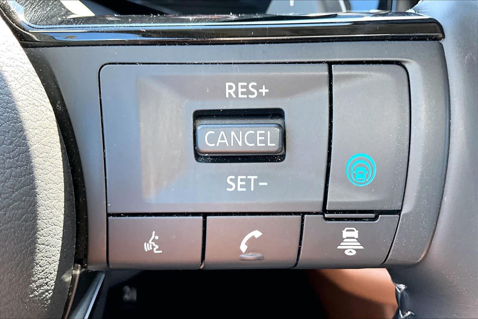 Certified 2025 Nissan Pathfinder Platinum w/ Cargo Package FWD image 33