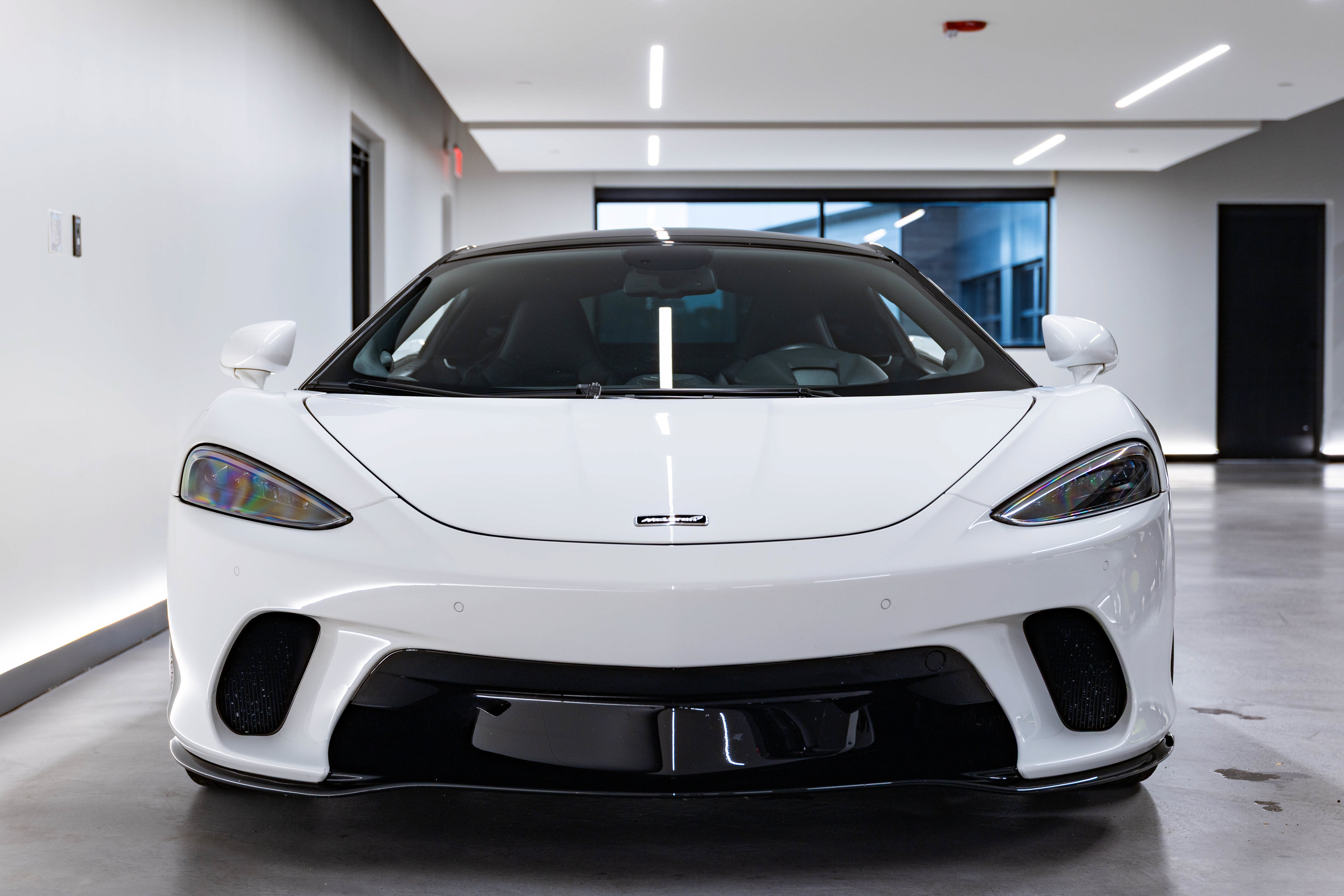 Used 2020 McLaren GT RWD image 2