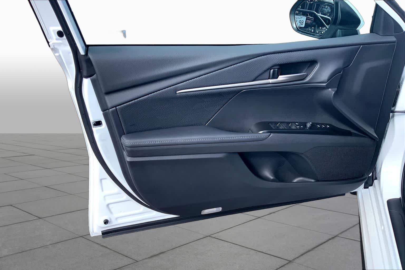 New 2026 Toyota Camry Hybrid FWD image 10