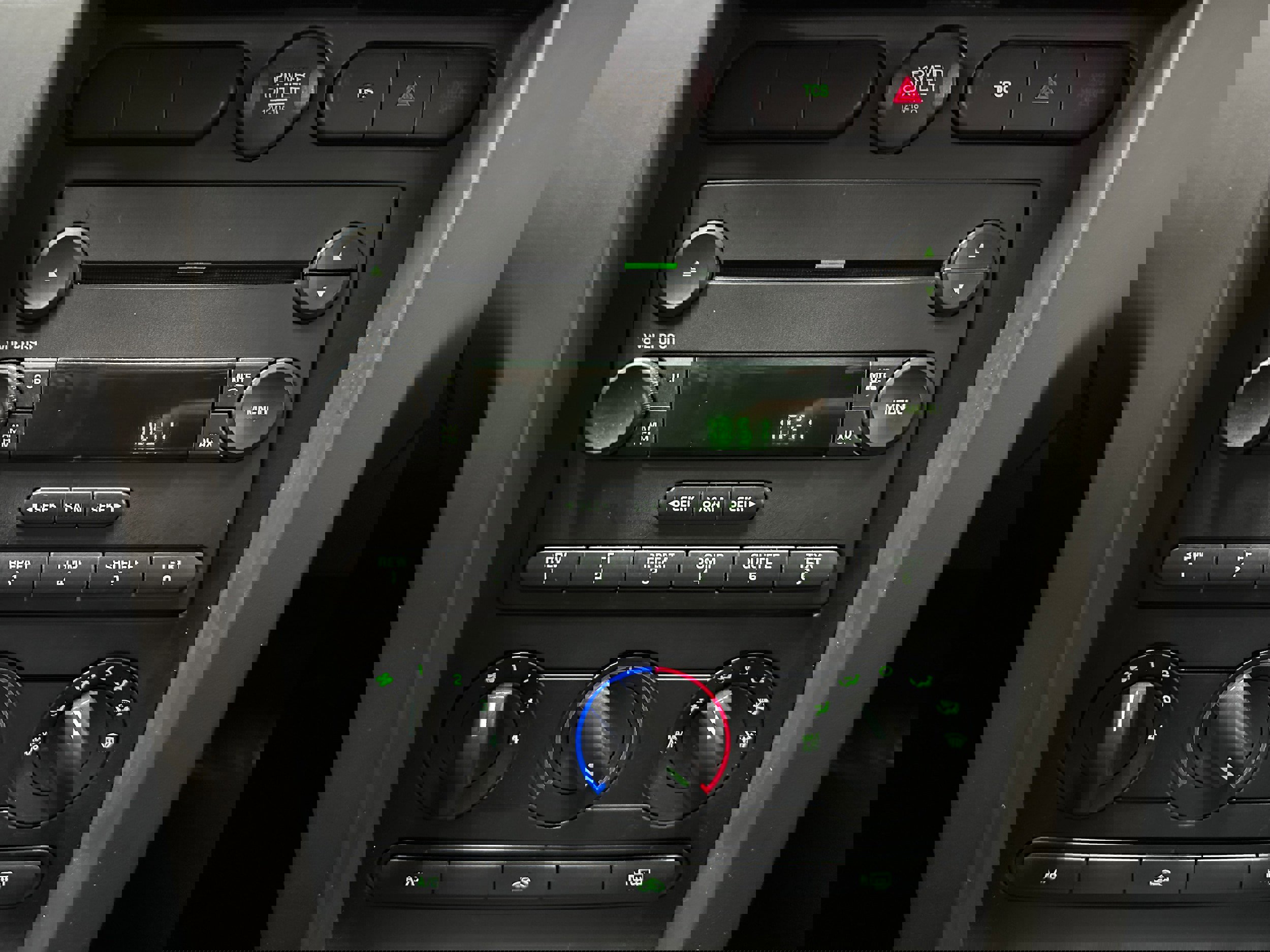 Used 2005 Ford Mustang Deluxe image 17