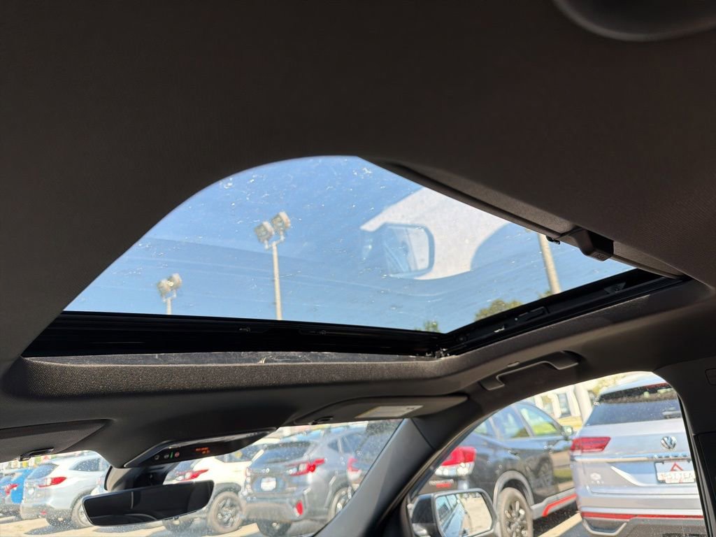 Used 2024 Chevrolet Traverse Premier w/ Redline Edition FWD image 14