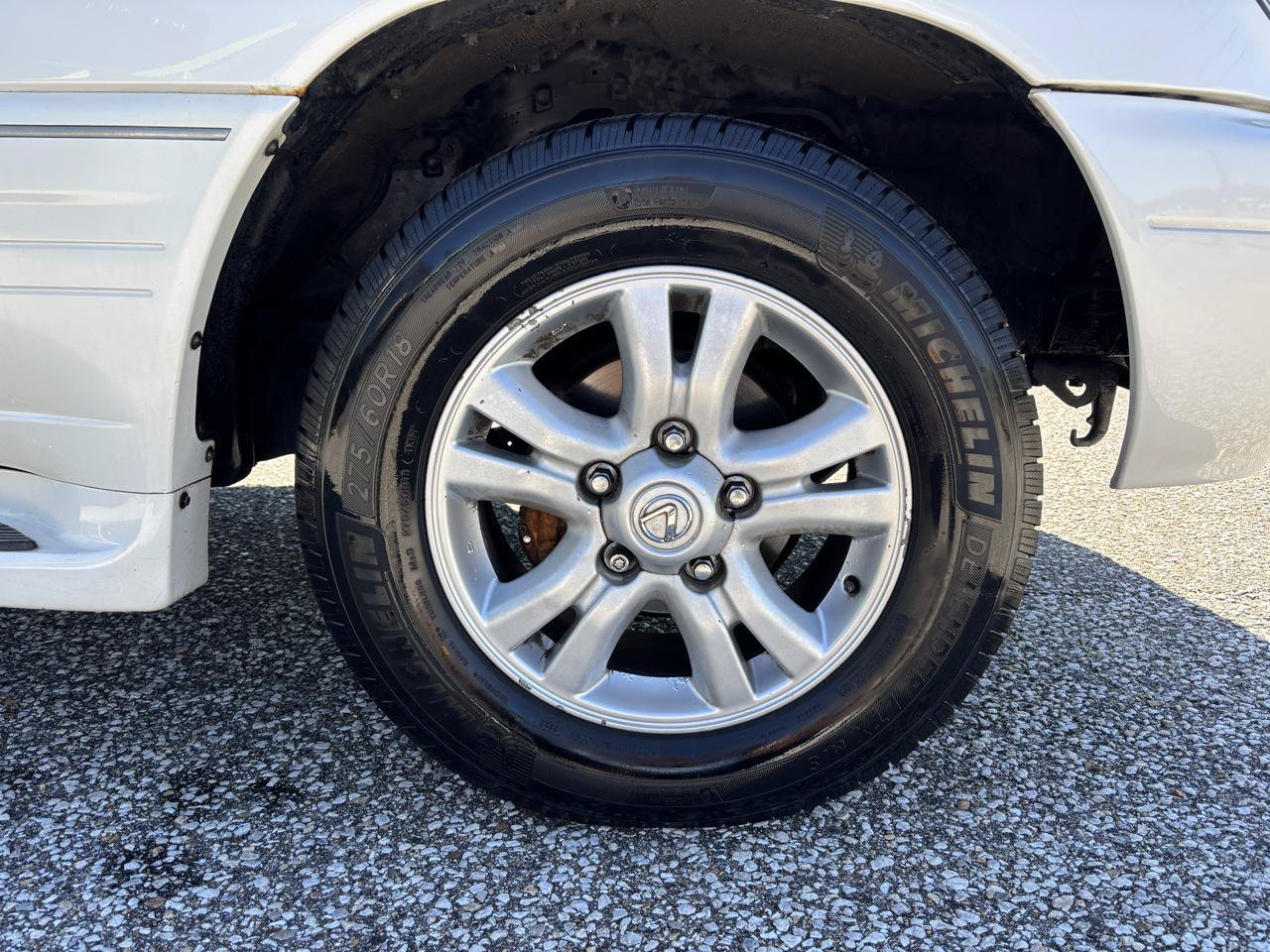 Used 2004 Lexus LX 470 4WD w/ Preferred Accessory Pkg image 36
