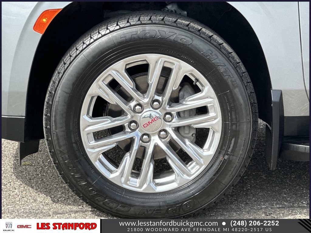 Certified 2024 GMC Yukon XL SLT w/ SLT Luxury Package AWD/4WD image 10