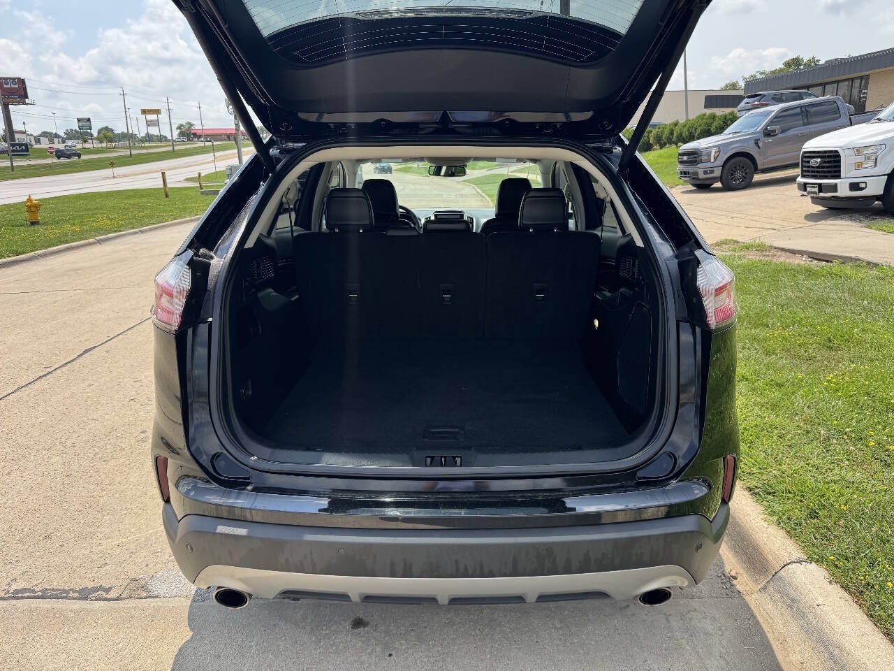 Used 2023 Ford Edge Titanium AWD/4WD image 10