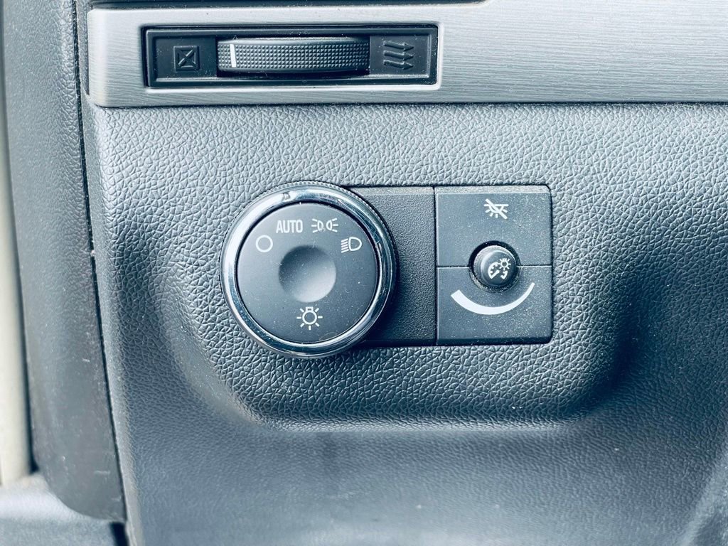 Used 2008 Saturn Outlook XE w/ Preferred Package FWD image 11