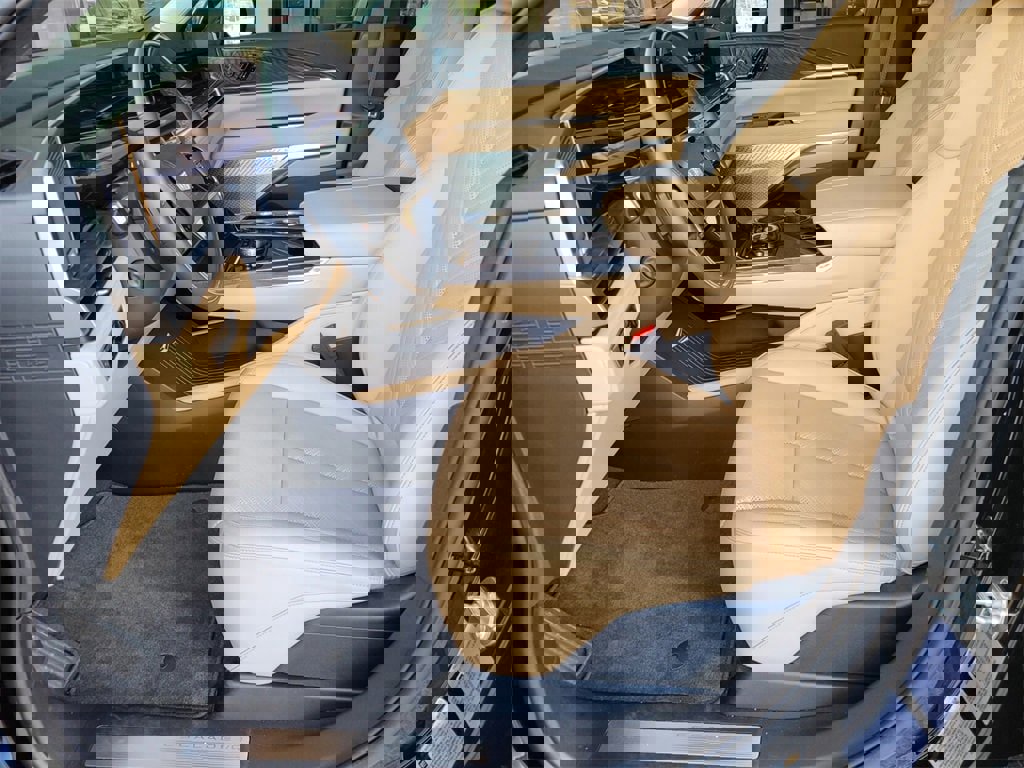 New 2025 Cadillac Escalade IQ Luxury 2 image 16