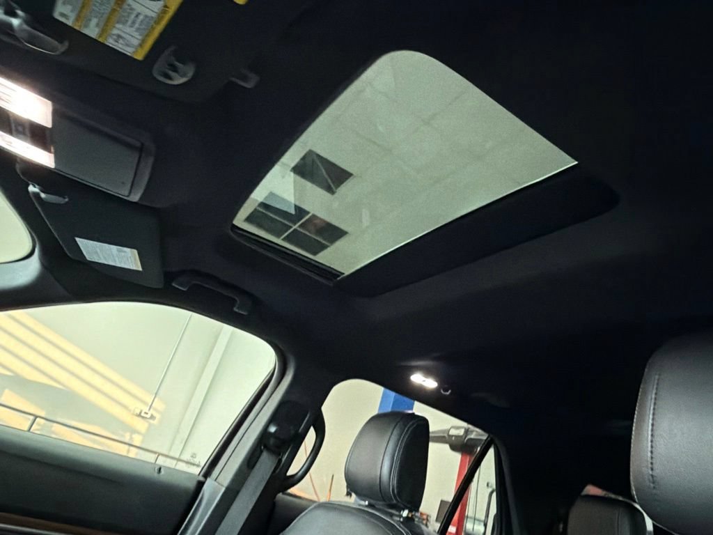 Used 2018 Ford Explorer Limited w/ Equipment Group 301A AWD/4WD image 6