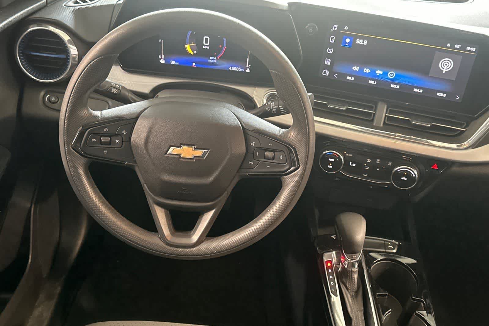 Used 2025 Chevrolet Trax LT FWD image 16