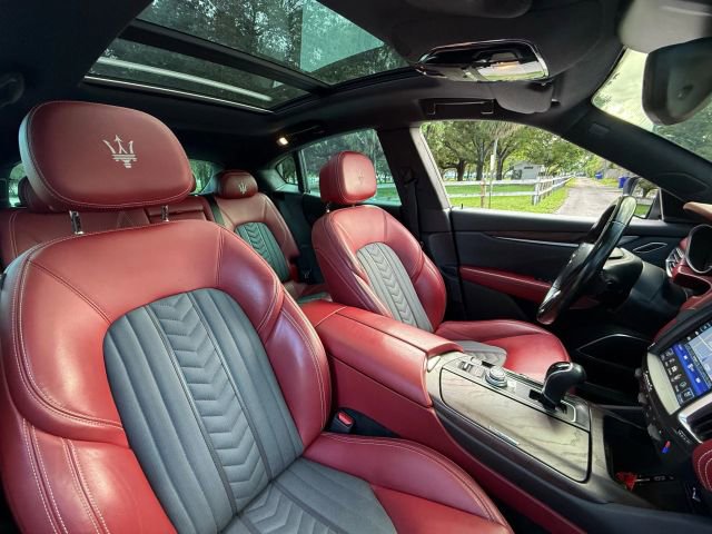 Used 2018 Maserati Levante GranLusso image 19