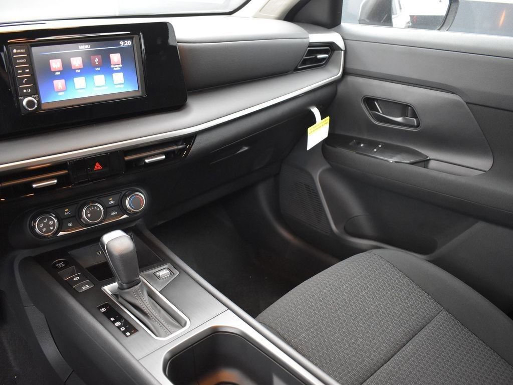 Used 2025 Nissan Kicks S image 31