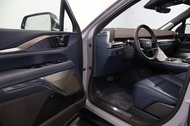 New 2026 Cadillac Escalade IQL Sport 2 w/ LPO, ONYX Package AWD/4WD image 6