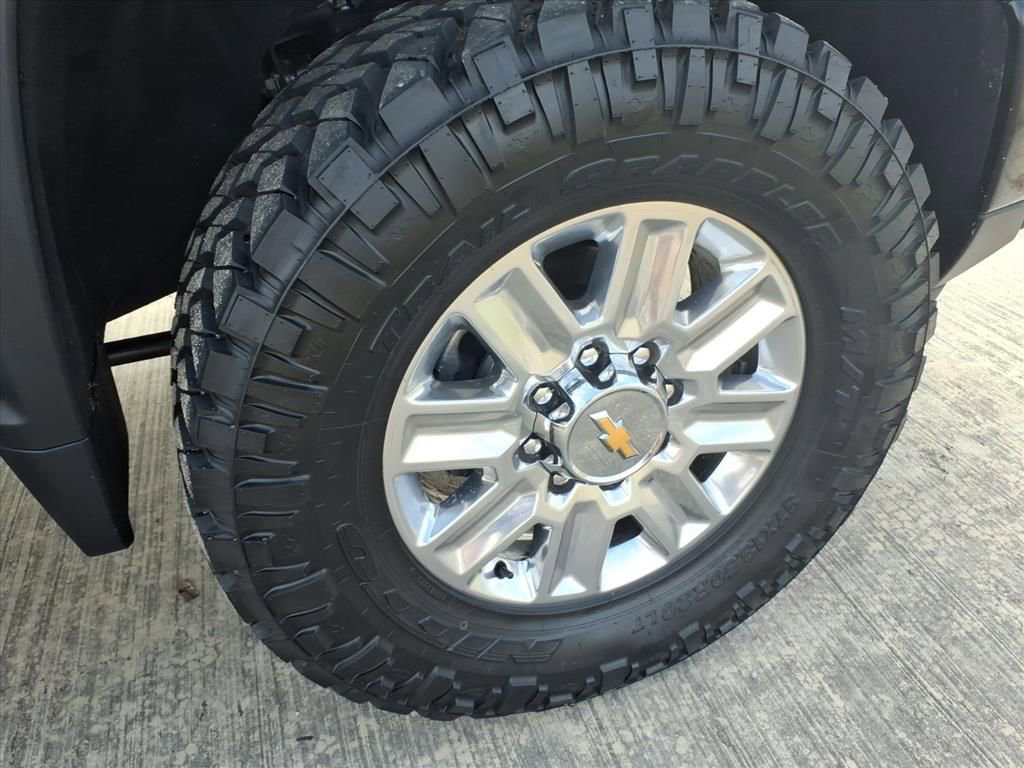 Used 2025 Chevrolet Silverado 2500 High Country w/ Z71 Off-Road Package image 9