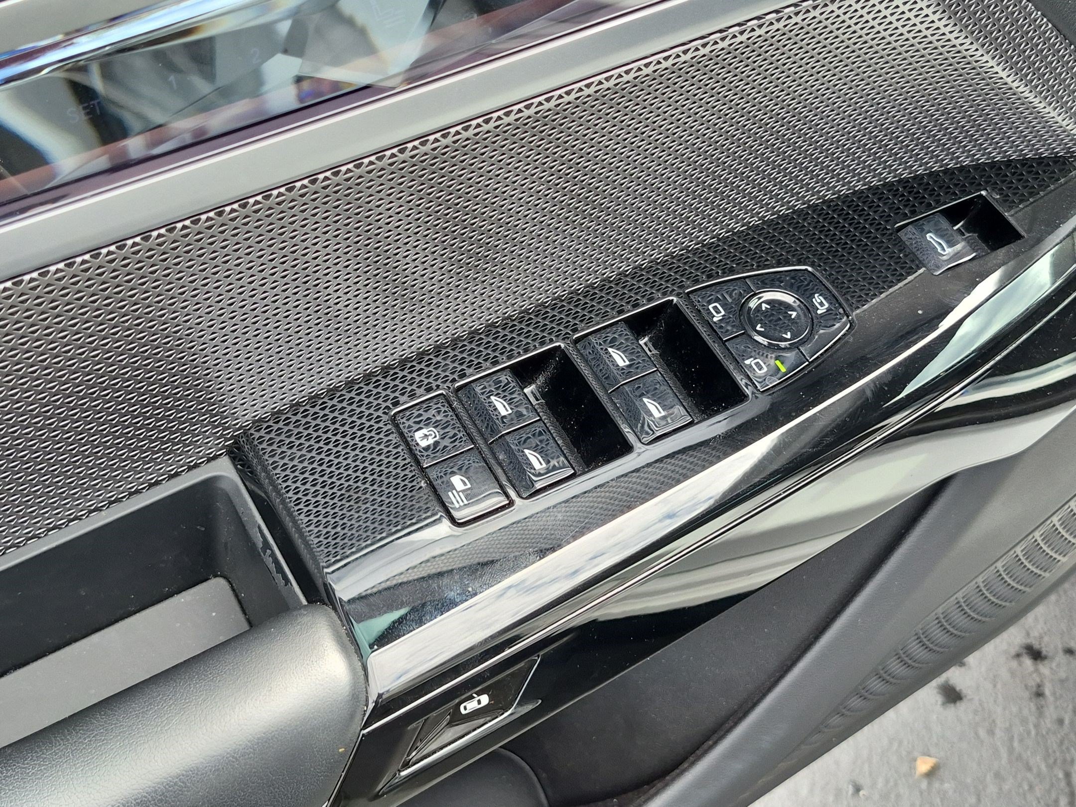Certified 2024 BMW i7 eDrive50 w/ M Sport Package RWD image 15