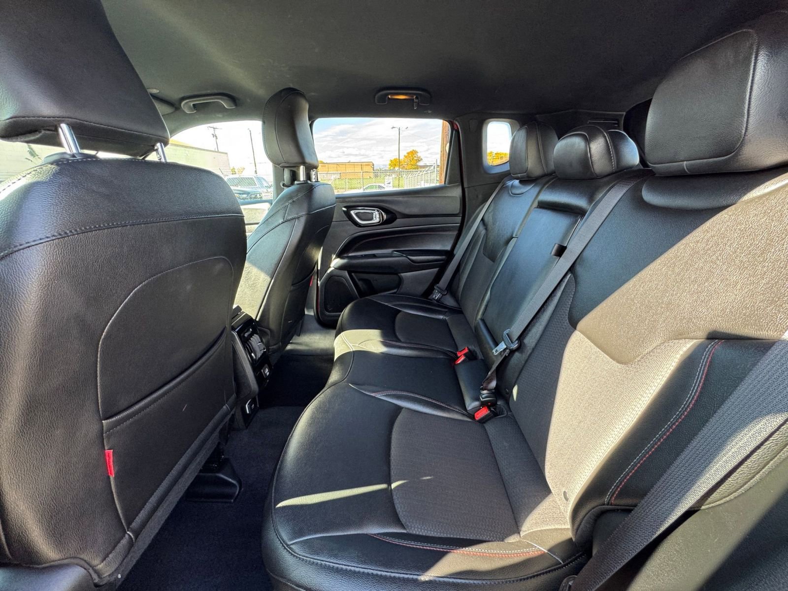 Used 2025 Jeep Compass Trailhawk image 24