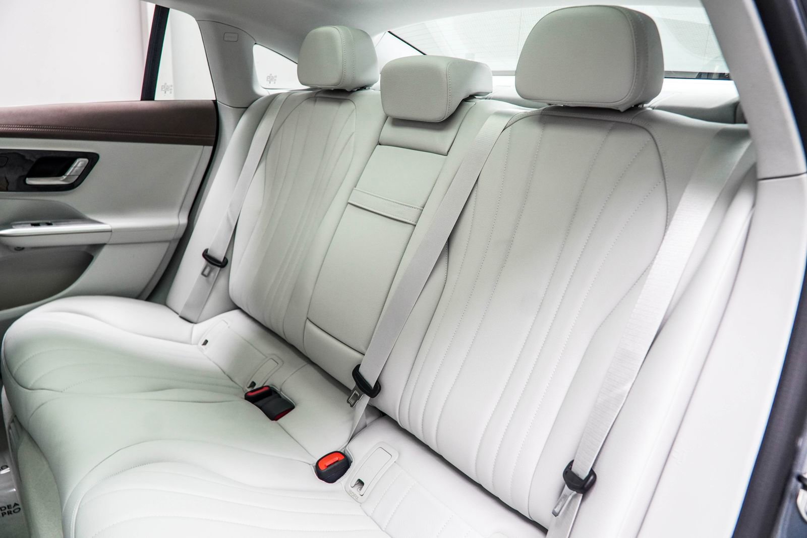 Used 2025 Mercedes-Benz EQE 500 4MATIC Sedan image 40