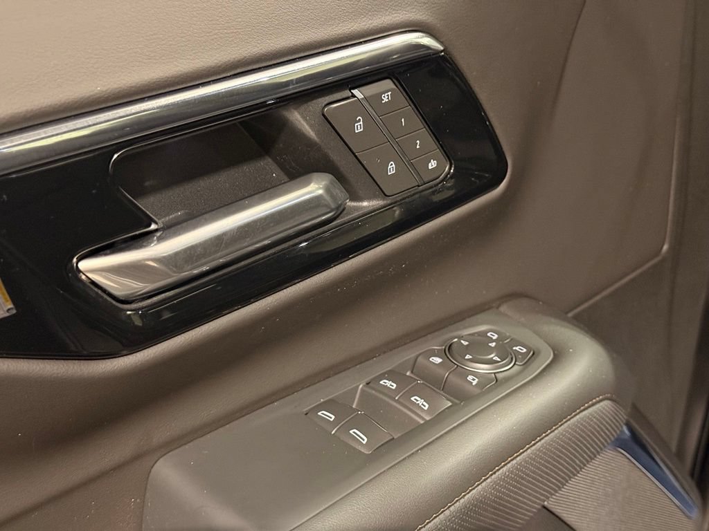 Used 2026 Chevrolet Tahoe High Country AWD/4WD image 16